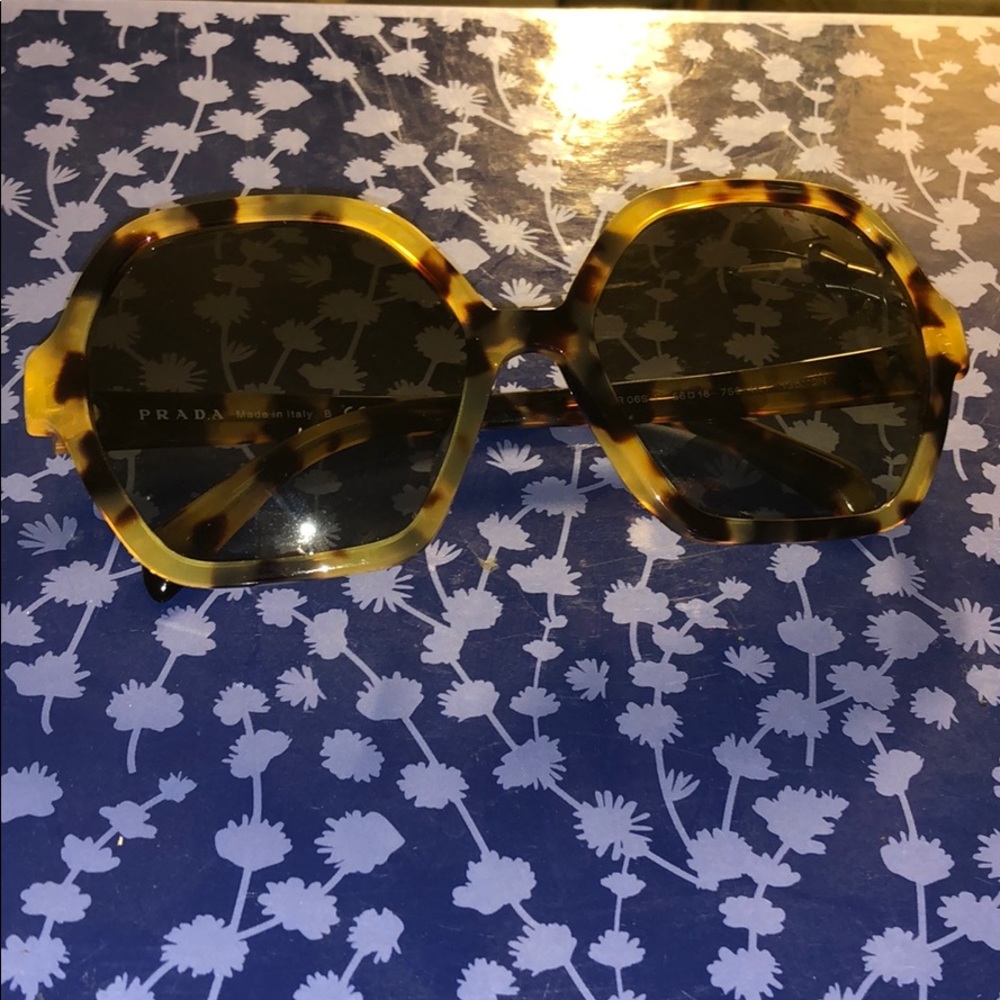 Like new PRADA sunglasses light tortoise color